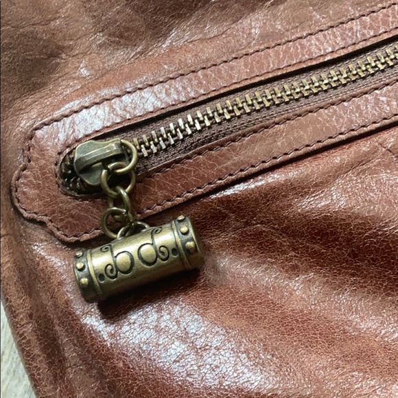 Babee D Distressed Soft Brown Leather Shoulder Bag - Picture 4 of 16